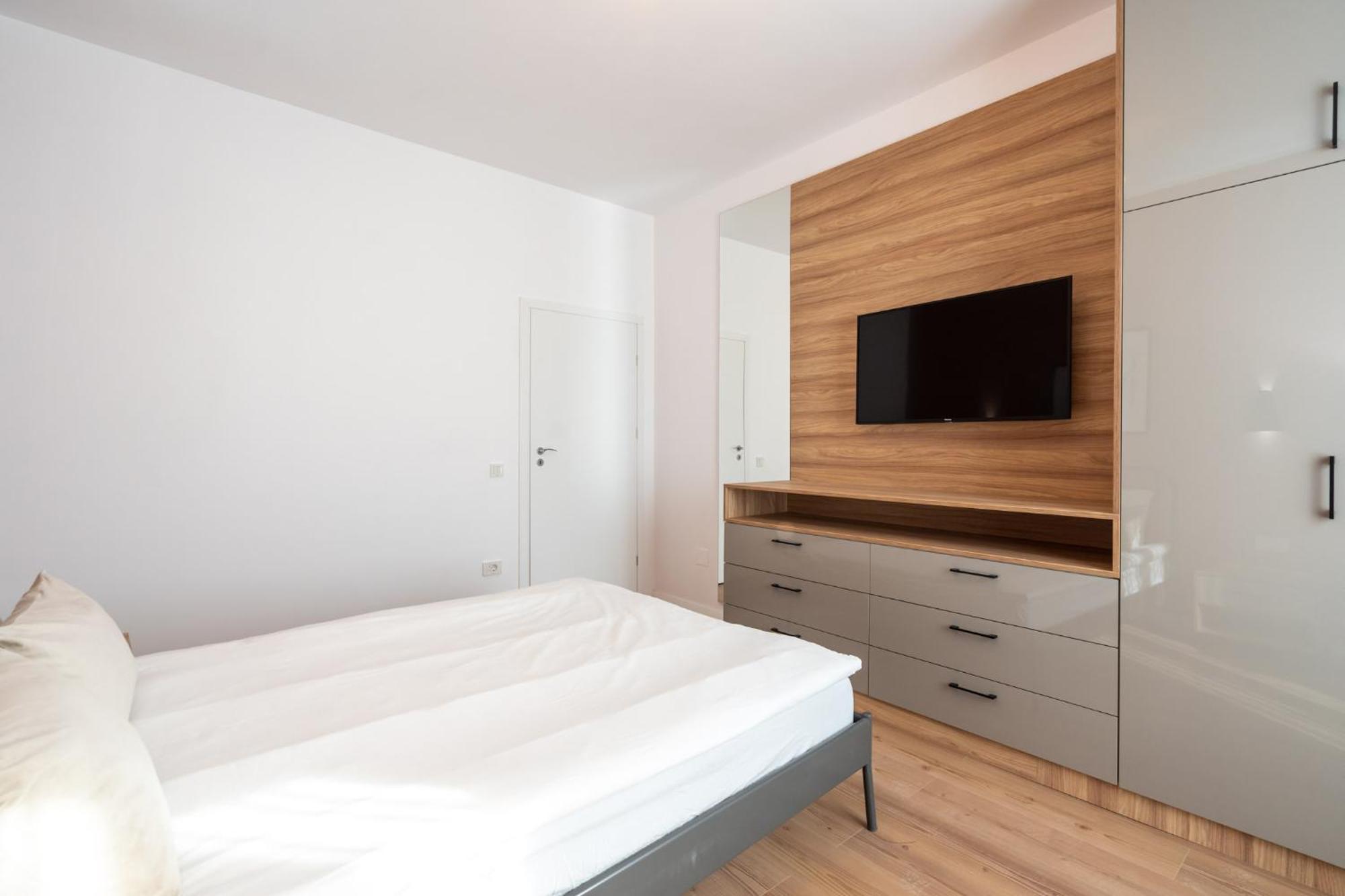 The Loft Luxury Apartments-Near The Park In The City Center Bukares Bagian luar foto