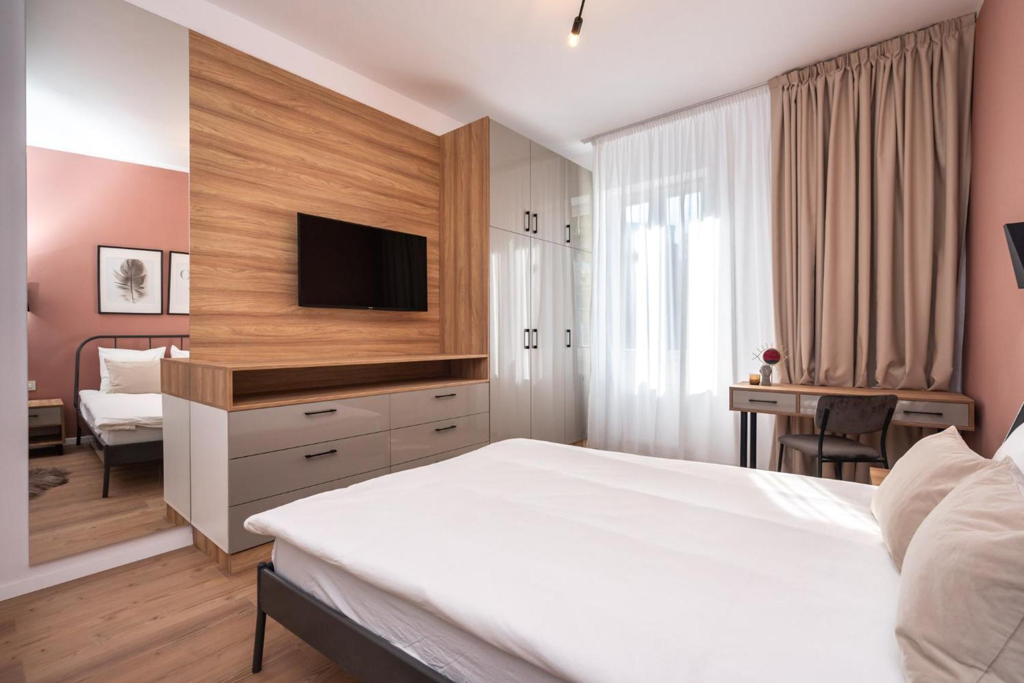 The Loft Luxury Apartments-Near The Park In The City Center Bukares Bagian luar foto